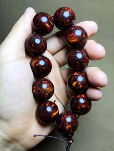 十大木材盘玩手串排行榜(十种越盘越值钱的文玩)插图