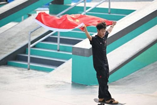 滑板选手帅哥排名前十(国内滑板高手十大排名)