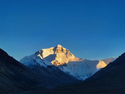 世界高峰排名前十图(世界十大高峰有几个是中国的)插图1